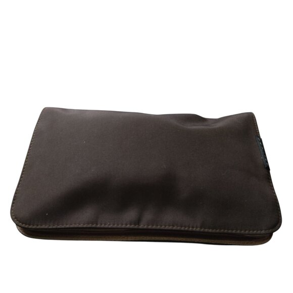 NEW United Airlines Amenity Toiletry Travel Bag Zip Around With Contents - Picture 9 of 9